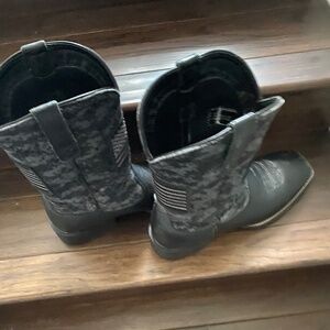 LOOK, Work or play Black ARIAT men’s square toe wide boots